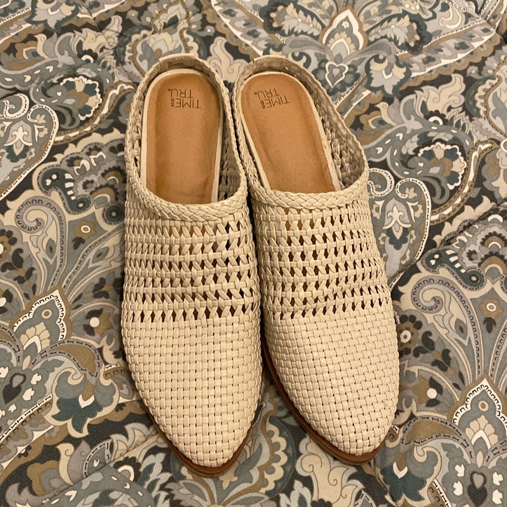Time and Tru Slip-Ons, EUC